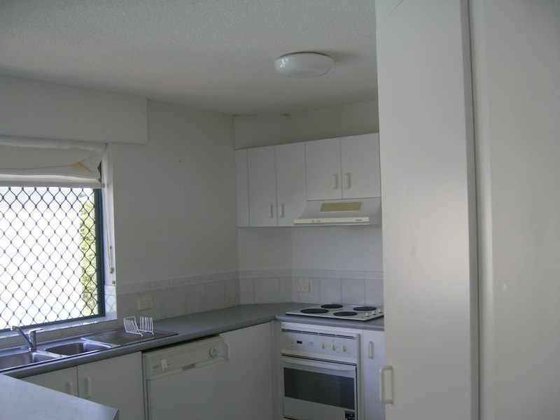 2/12 Mahia Terrace, Kings Beach QLD 4551