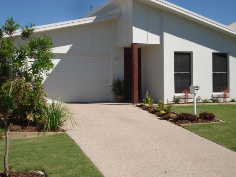 17 Barrine Crescent, Caloundra West QLD 4551