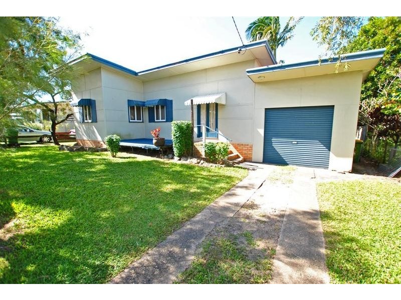 5 Fourth Avenue, Caloundra QLD 4551