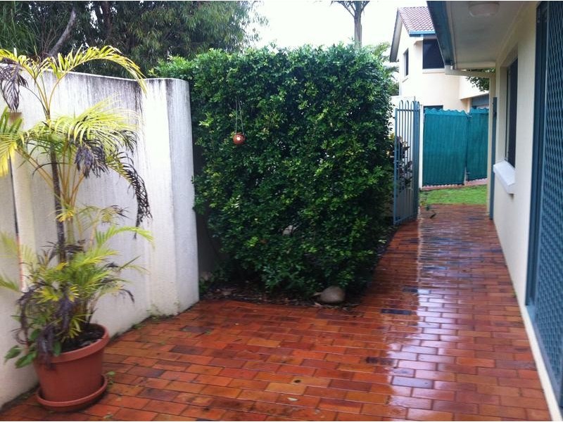 2/6 Gregory Street, Golden Beach QLD 4551