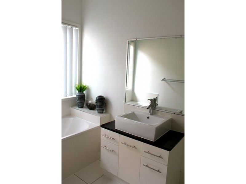 17 Barrine Crescent, Caloundra West QLD 4551