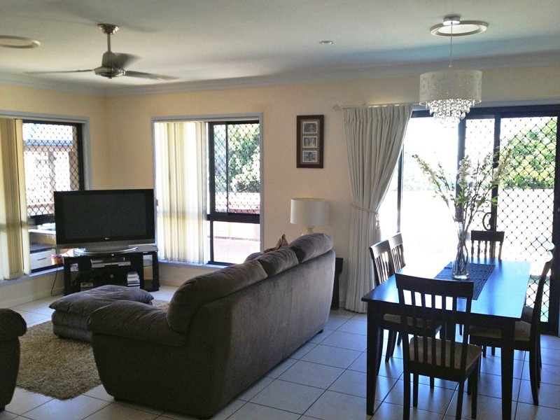 4 Eastern Rise, Little Mountain QLD 4551