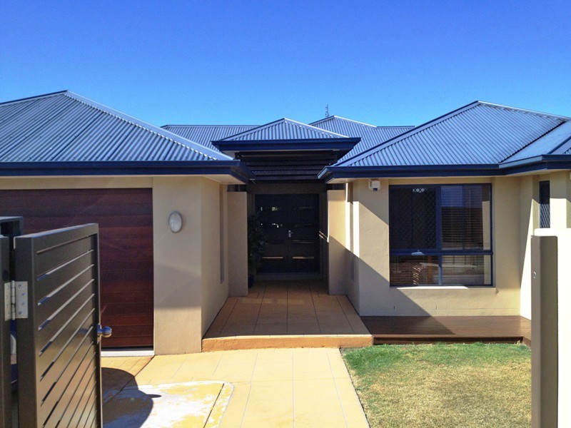 4 Eastern Rise, Little Mountain QLD 4551