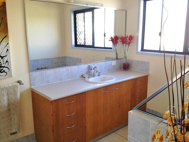 4 Eastern Rise, Little Mountain QLD 4551