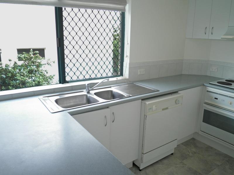 2/12 Mahia Terrace, Kings Beach QLD 4551