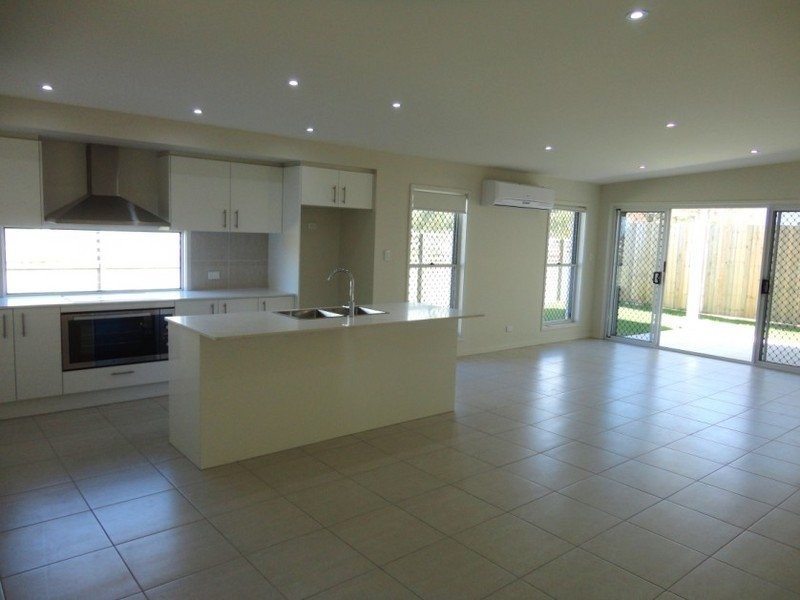 8 Akuna Place, Birtinya QLD 4575