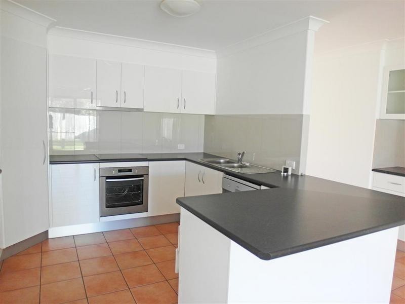 2/11 St James Court, Little Mountain QLD 4551