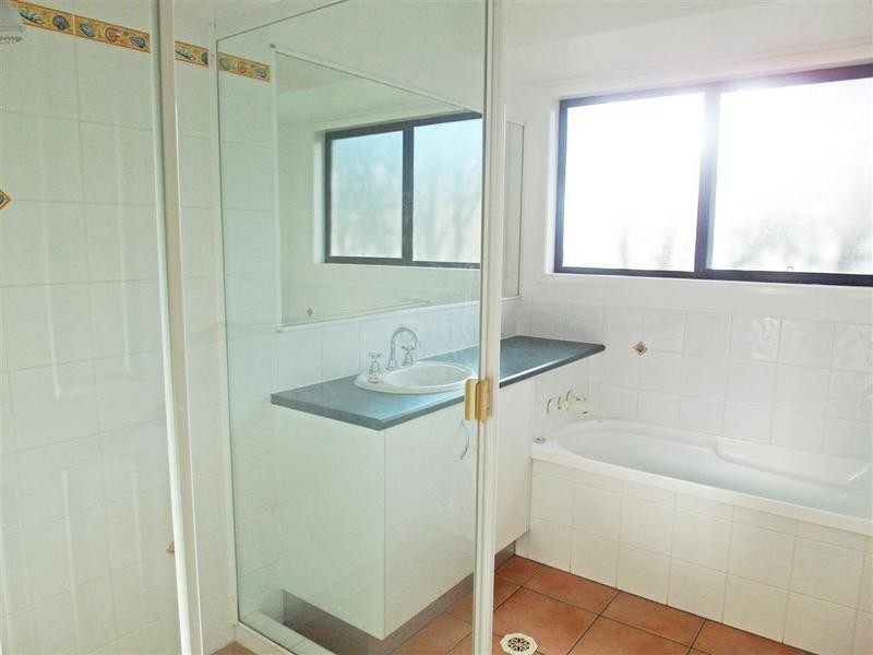 2/11 St James Court, Little Mountain QLD 4551