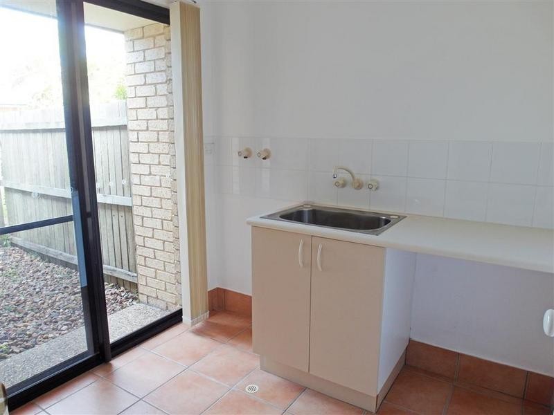 2/11 St James Court, Little Mountain QLD 4551