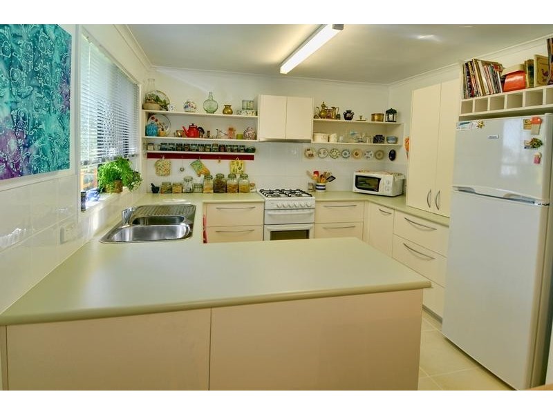 64 Enfield Crescent, Battery Hill QLD 4551
