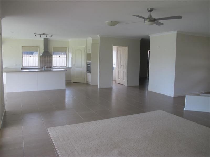 28 Maddock Avenue, Mooloolah Valley QLD 4553