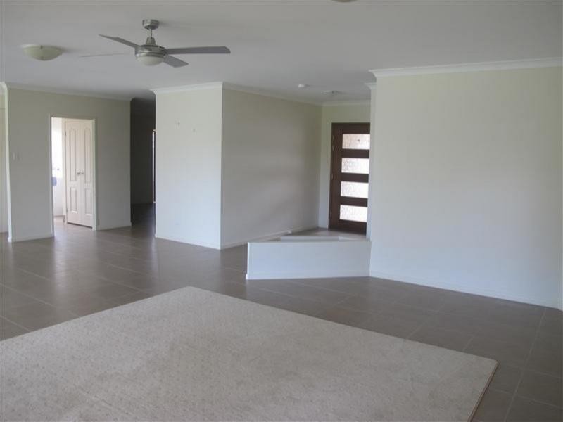 28 Maddock Avenue, Mooloolah Valley QLD 4553