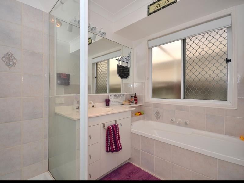 1 St Helena Street, Little Mountain QLD 4551