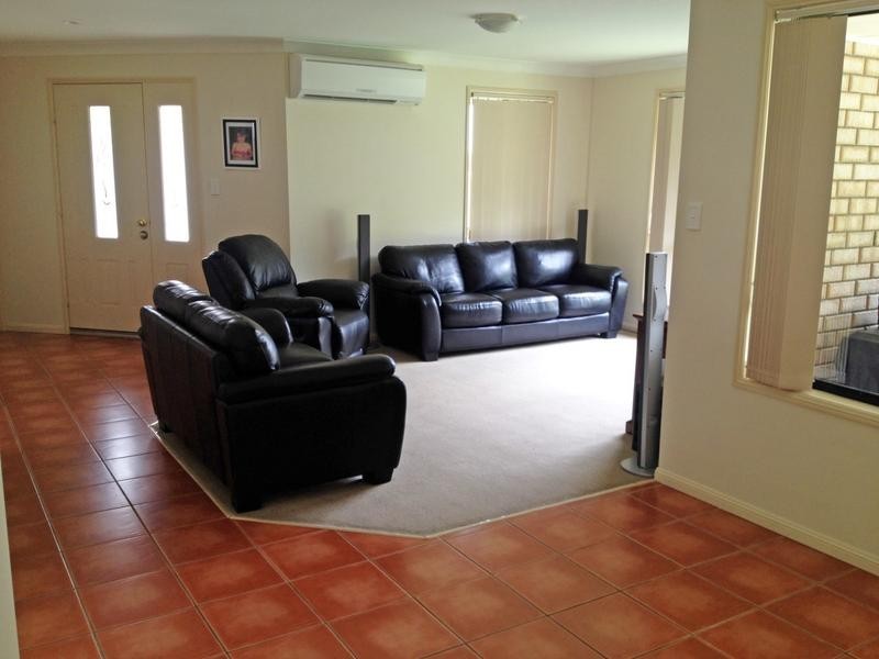 5 Carolyn Court, Little Mountain QLD 4551