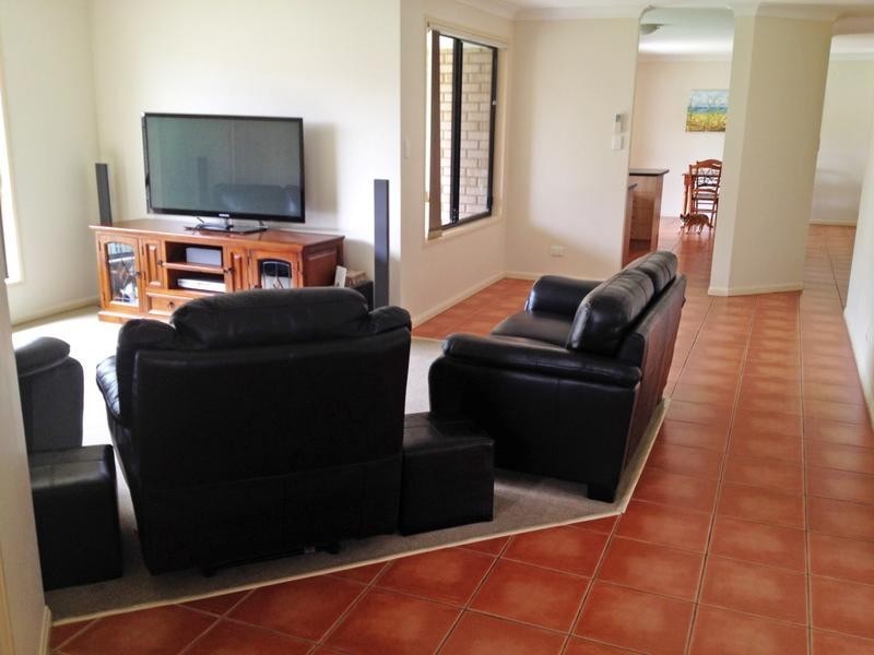 5 Carolyn Court, Little Mountain QLD 4551