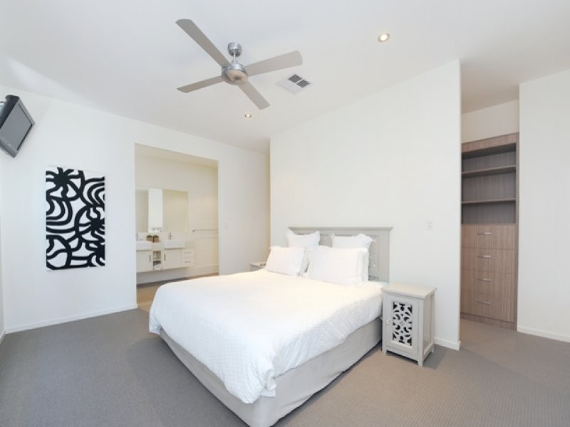 4 Mackay Street, Dicky Beach QLD 4551