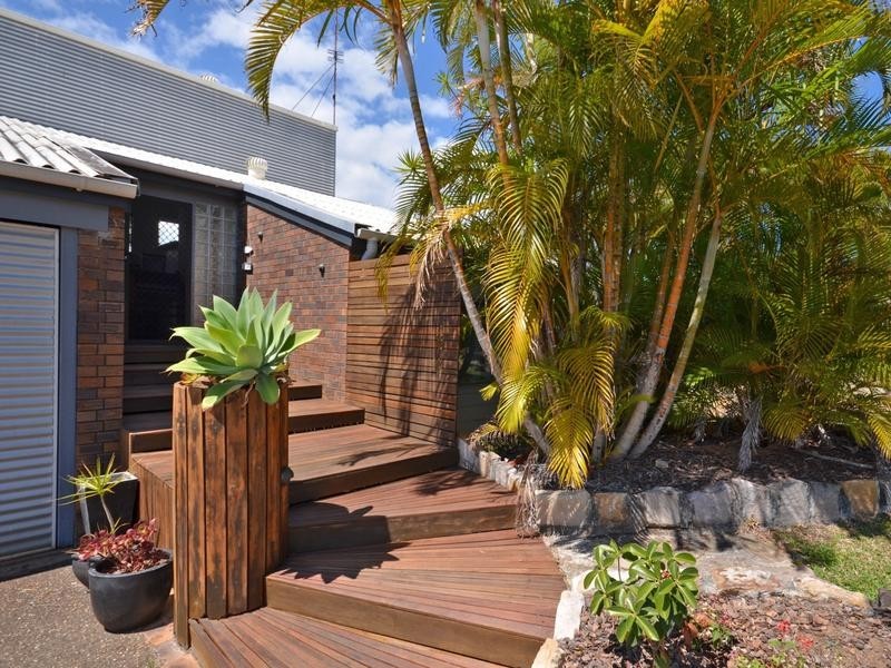 2 Anzac Street, Battery Hill QLD 4551