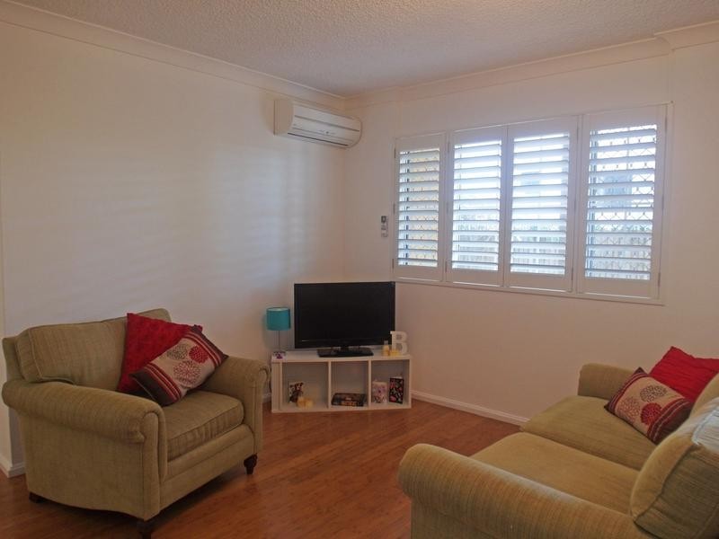 2/79 Esplanade, Golden Beach QLD 4551