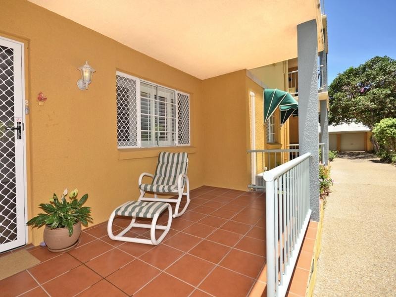 2/79 Esplanade, Golden Beach QLD 4551