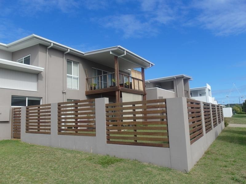 1/6 Tompkins Esplanade, Birtinya QLD 4575