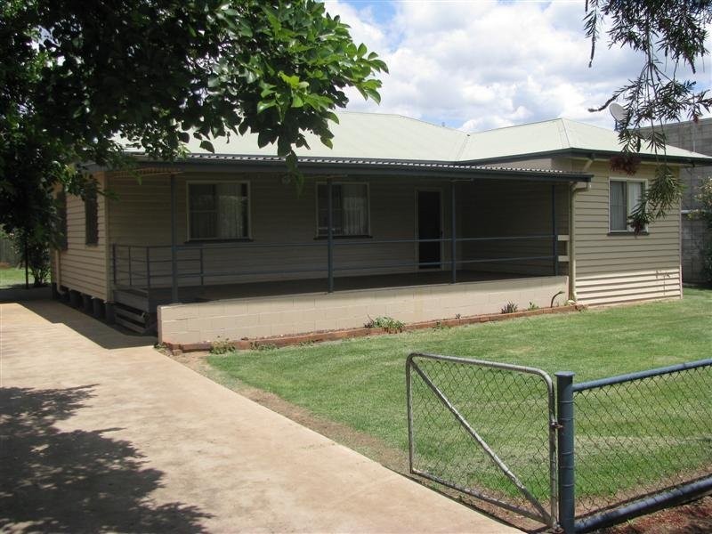 13 Loudoun Road, Dalby QLD 4405