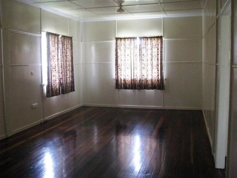 13 Loudoun Road, Dalby QLD 4405