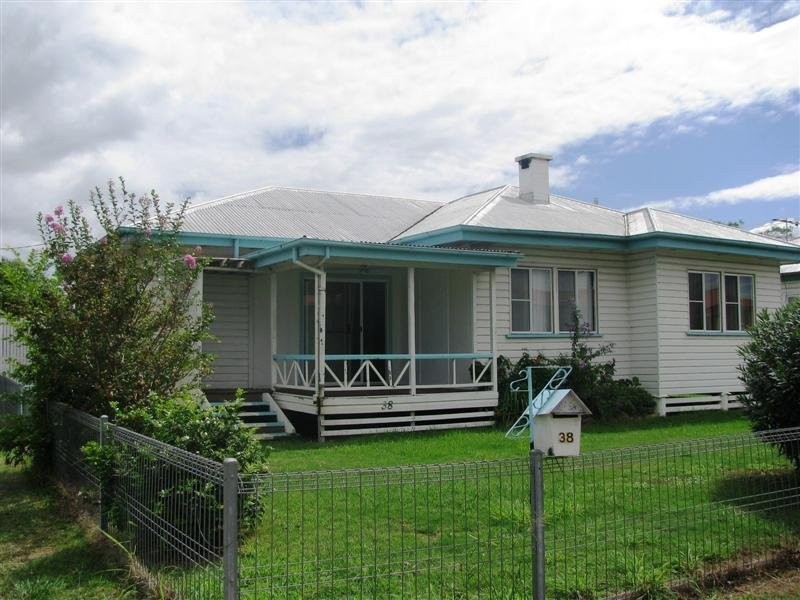 38 Nicholson Street, Dalby QLD 4405