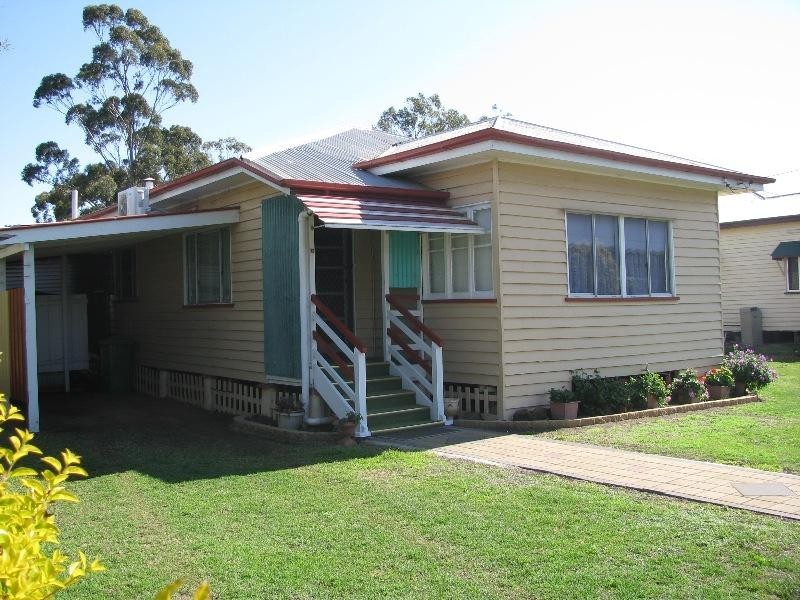 32 Condamine Street, Dalby QLD 4405