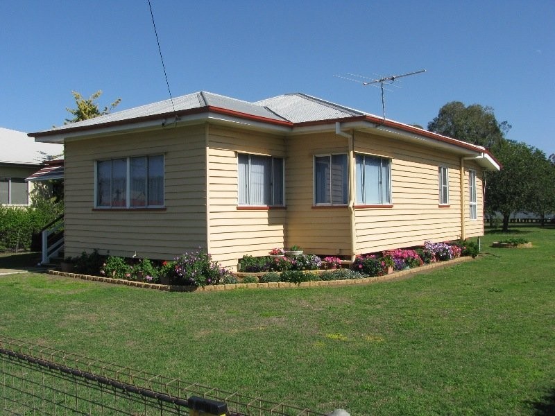 32 Condamine Street, Dalby QLD 4405