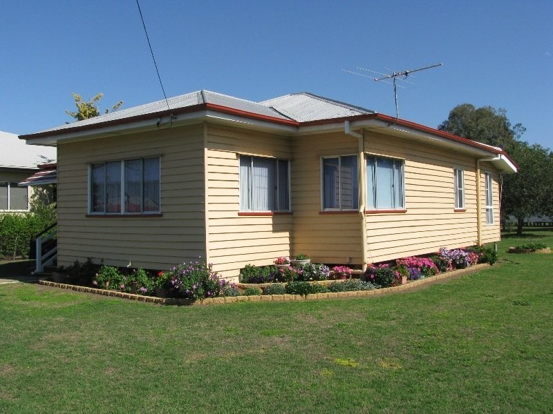 32 Condamine Street, Dalby QLD 4405