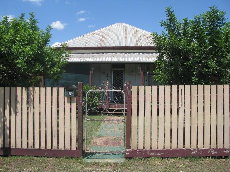 19 Arthur Street, Dalby QLD 4405