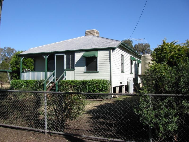 4 Amelia Street, Dalby QLD 4405