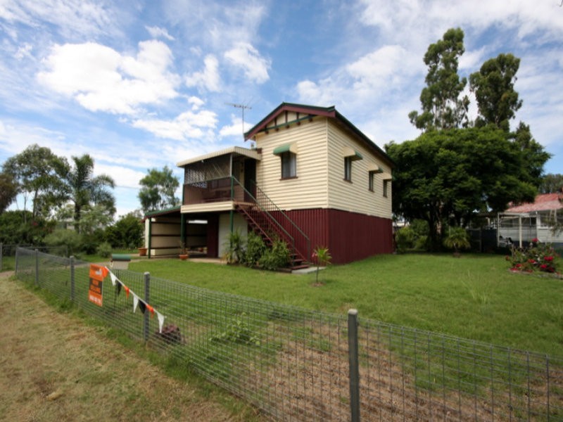 10 Blaxland Road, Dalby QLD 4405