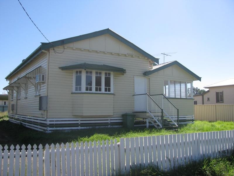 24 Skelton, Dalby QLD 4405