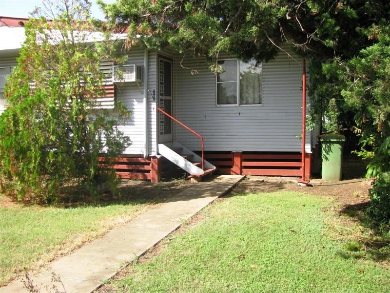 1/63 wood, Dalby QLD 4405