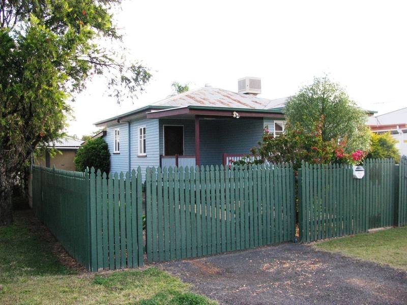 10 Dunmall Street, Dalby QLD 4405