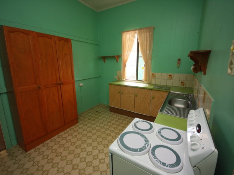 10 Blaxland Road, Dalby QLD 4405