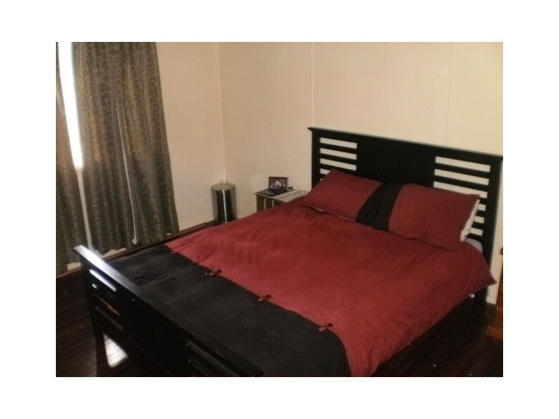 14 Scarlet Street, Dalby QLD 4405