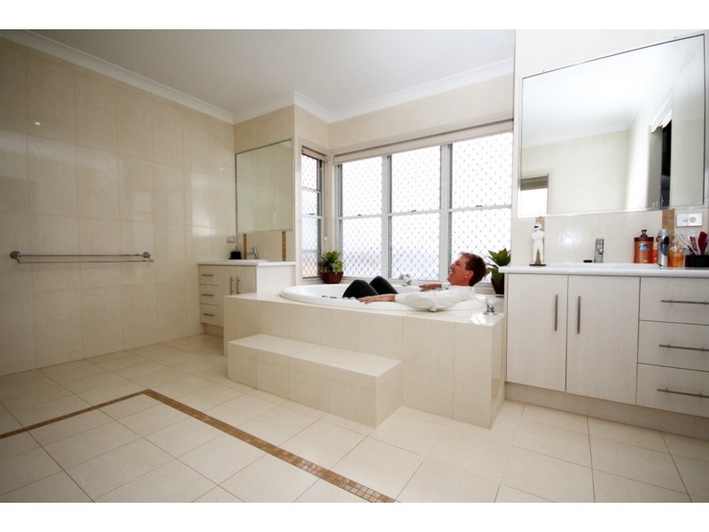 11 Henderson Street, Dalby QLD 4405