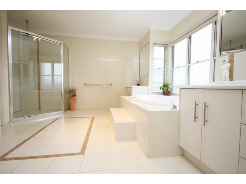 11 Henderson Street, Dalby QLD 4405