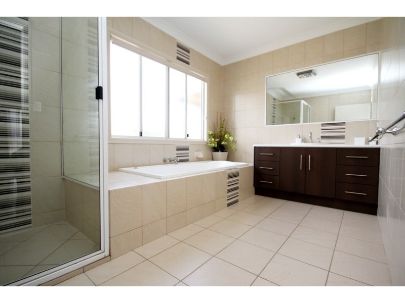 11 Henderson Street, Dalby QLD 4405