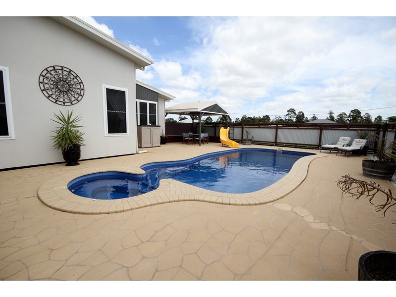 11 Henderson Street, Dalby QLD 4405