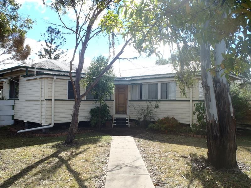 122 Pratten Street, Dalby QLD 4405