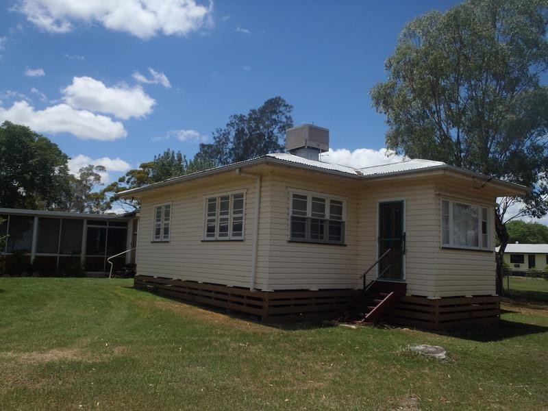 5 Railway Street, Bowenville QLD 4404