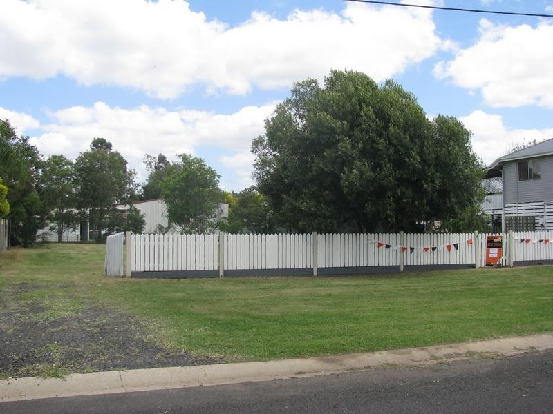 18 Arthur Street, Dalby QLD 4405
