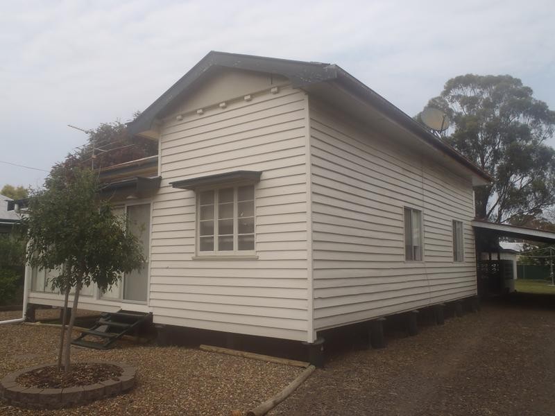 12 Besley Street, Dalby QLD 4405