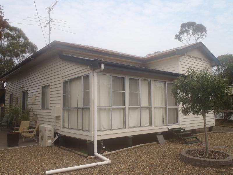 12 Besley Street, Dalby QLD 4405