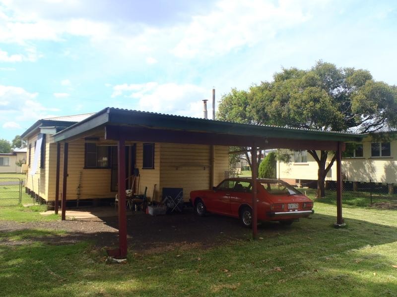 11 Clark Street, Dalby QLD 4405