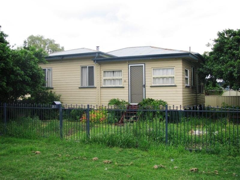 35 Scarlet Street, Dalby QLD 4405
