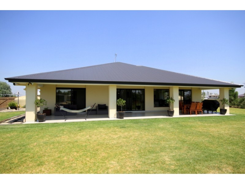 37 Southern Cross Drive, Dalby QLD 4405